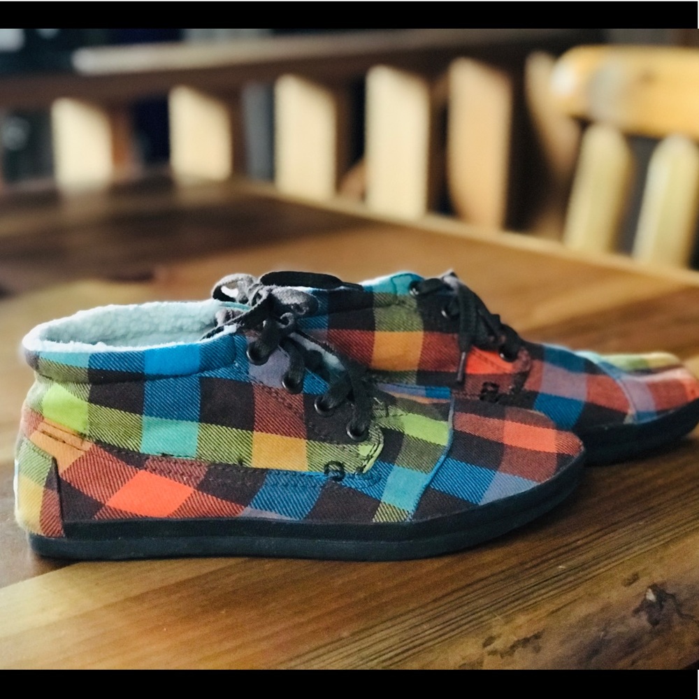 Super cute women’s size 7 Tom’s shoes booties